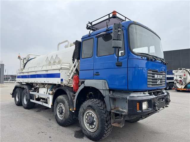 MAN 35.464 8x8 Hvidtved Larsen 9000 L
