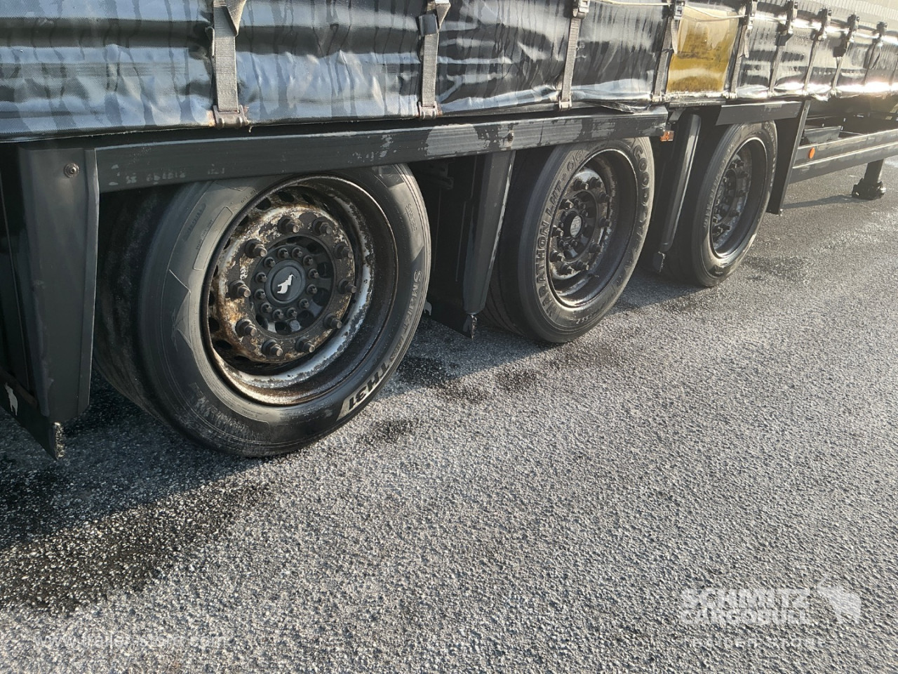 Schmitz Semi Curtainsider Mega