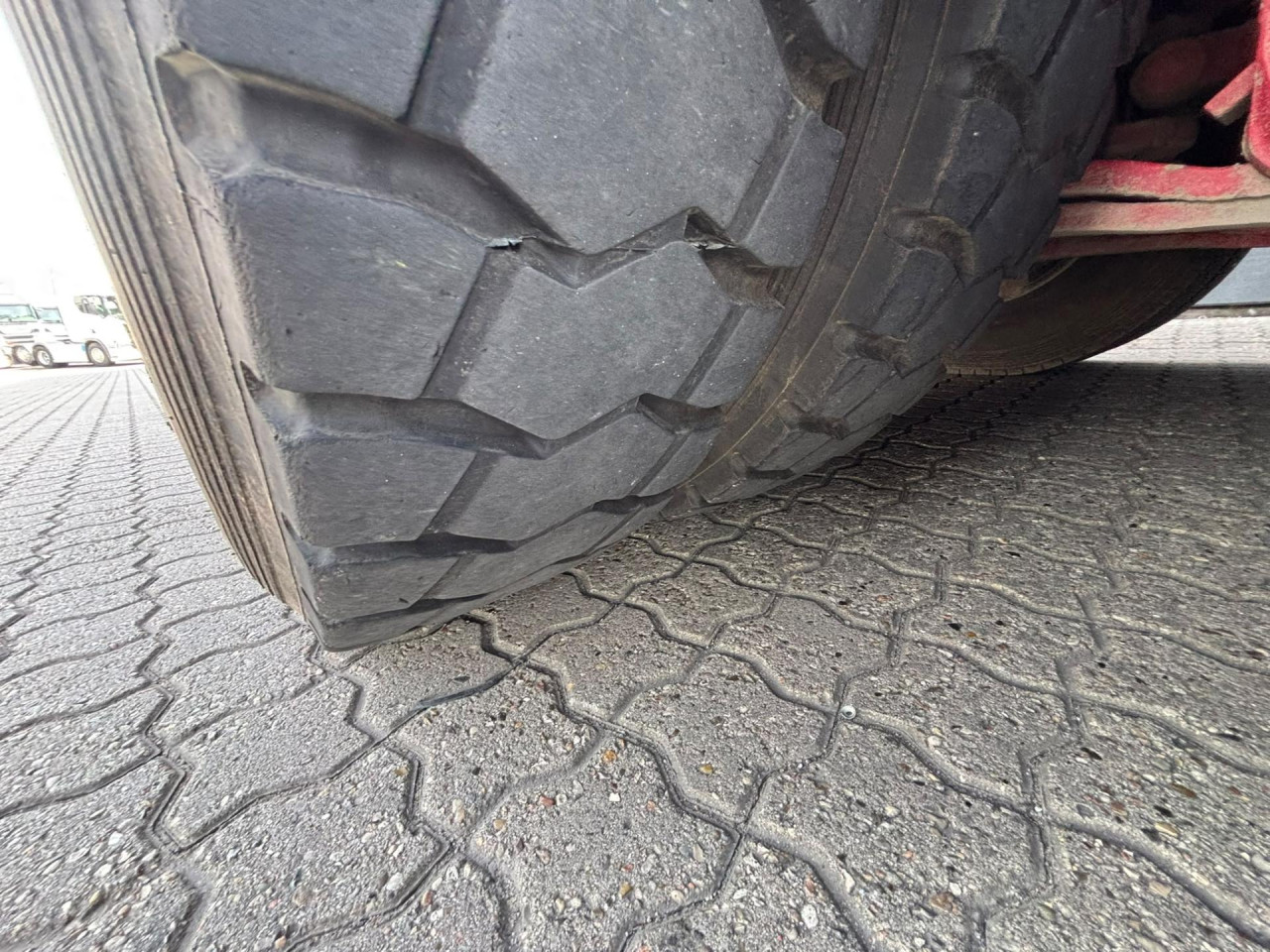 Scania R 520 LB8x4HNB Crane tip