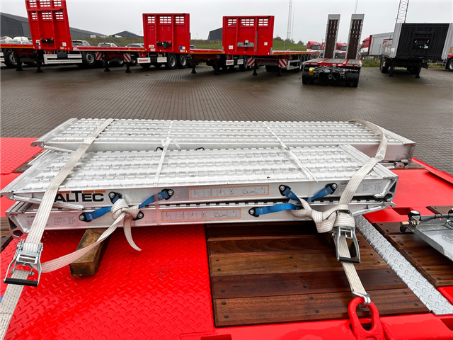 Kässbohrer SLS J3 Maskintrailer