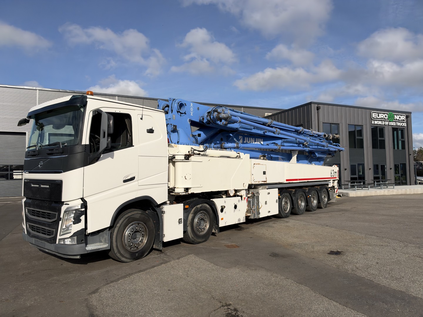 Volvo FH16/750 12x4/8 JUNJIN JJRZ 63 m. Betonpumpe