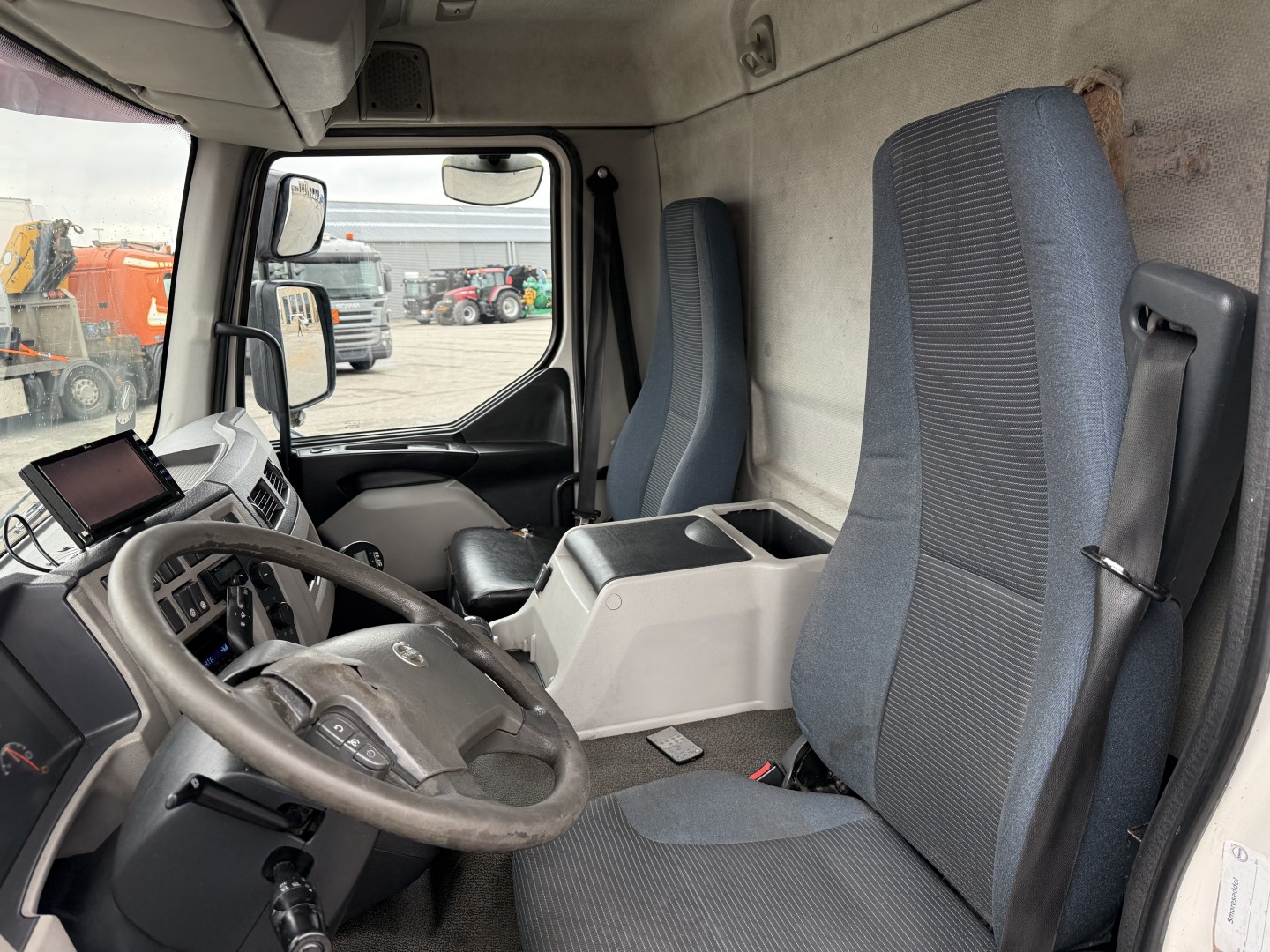 Volvo FL240 4x2 Fast kasse 6,30 m.