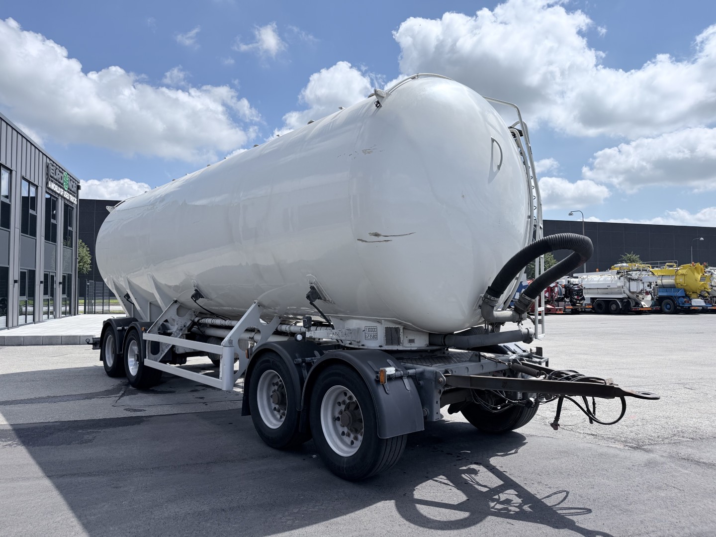 HMK Bilcon 4 akslet 30 t. 42 m3 Silo tank 6 rum