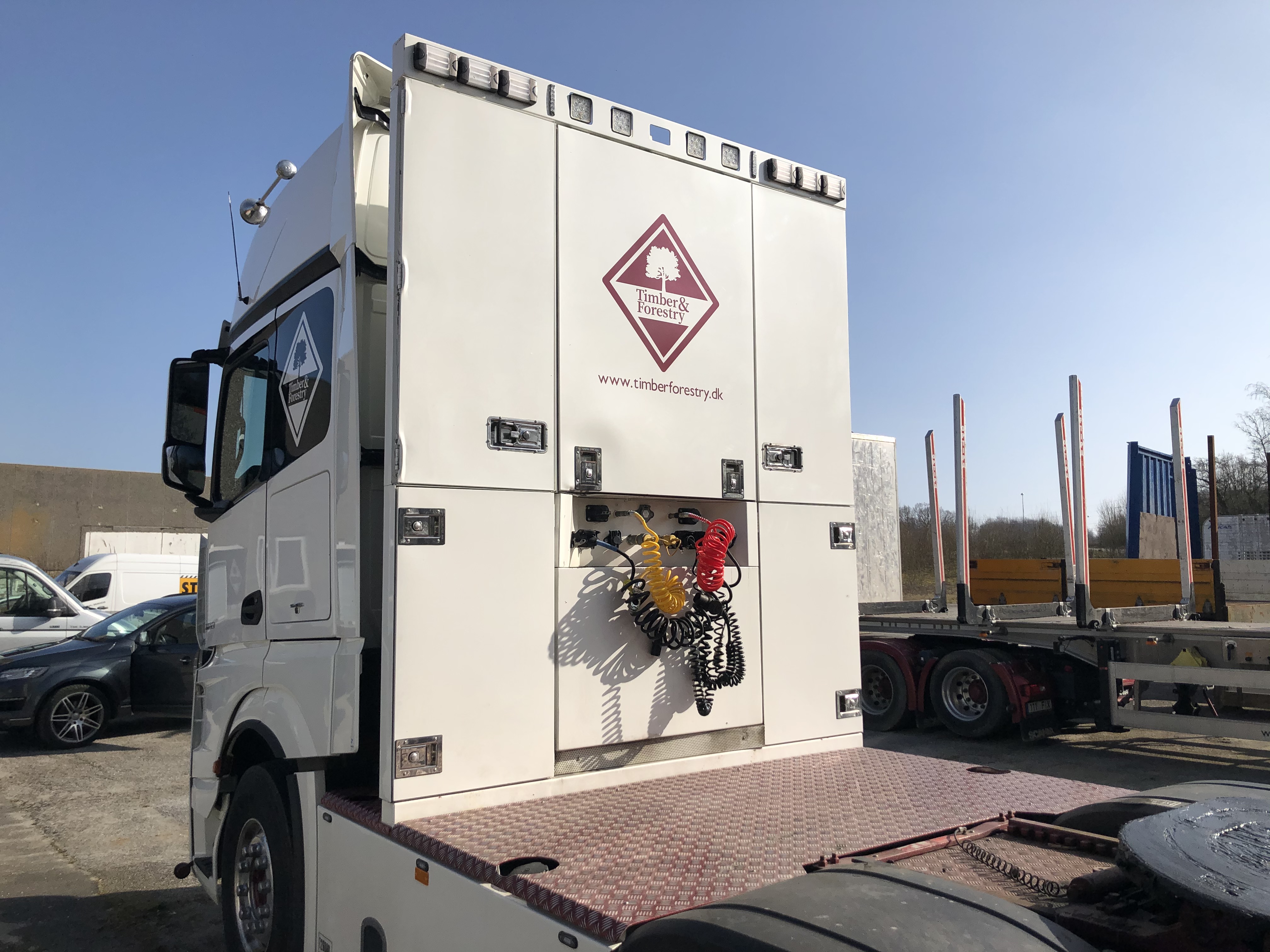 Mercedes 26/53 med hydraulik til omgående levering