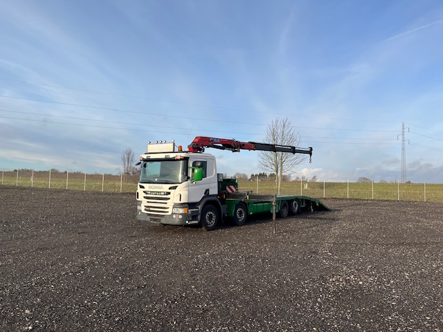 Scania P450 8X2*6 Knæklad + Kran HMF1820 – Machinetransporter