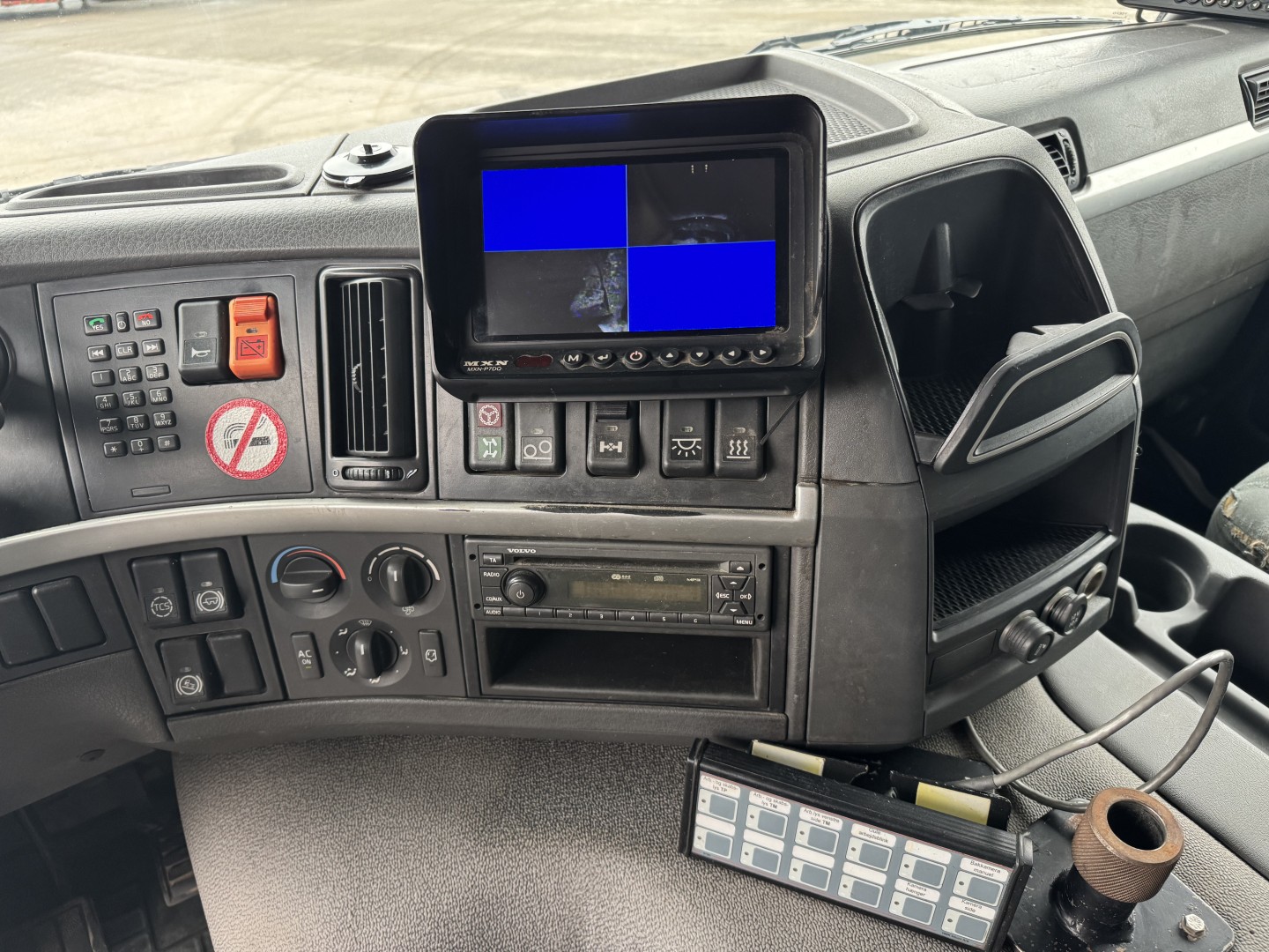 Volvo FM460 8x2*6 24.125 l. ADR Tankbil