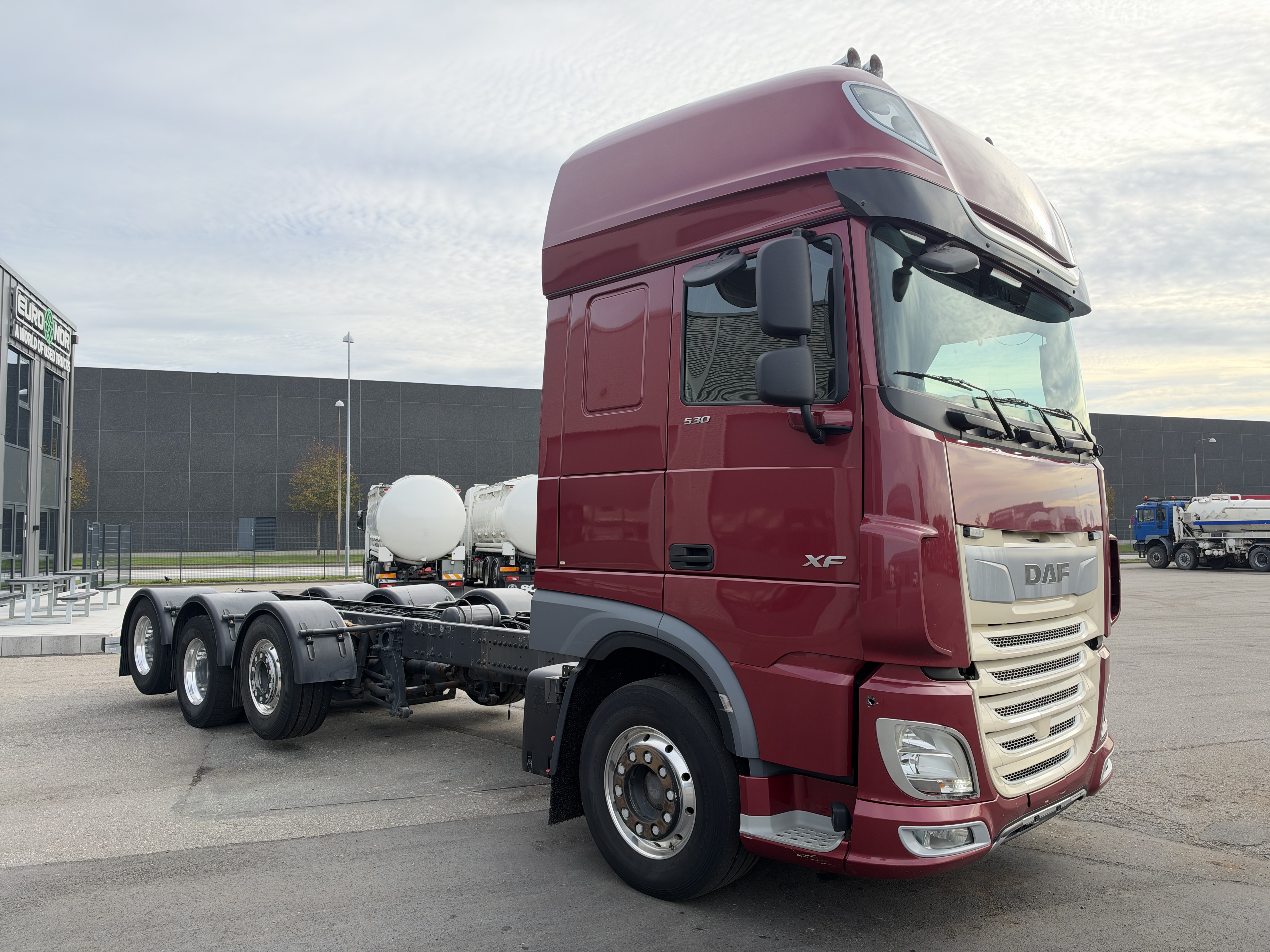 DAF XF530 8x2/4 Super Space Cab chassis