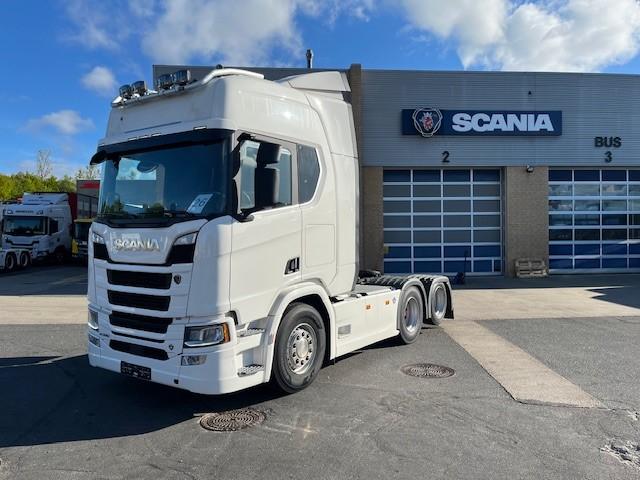 Scania R590