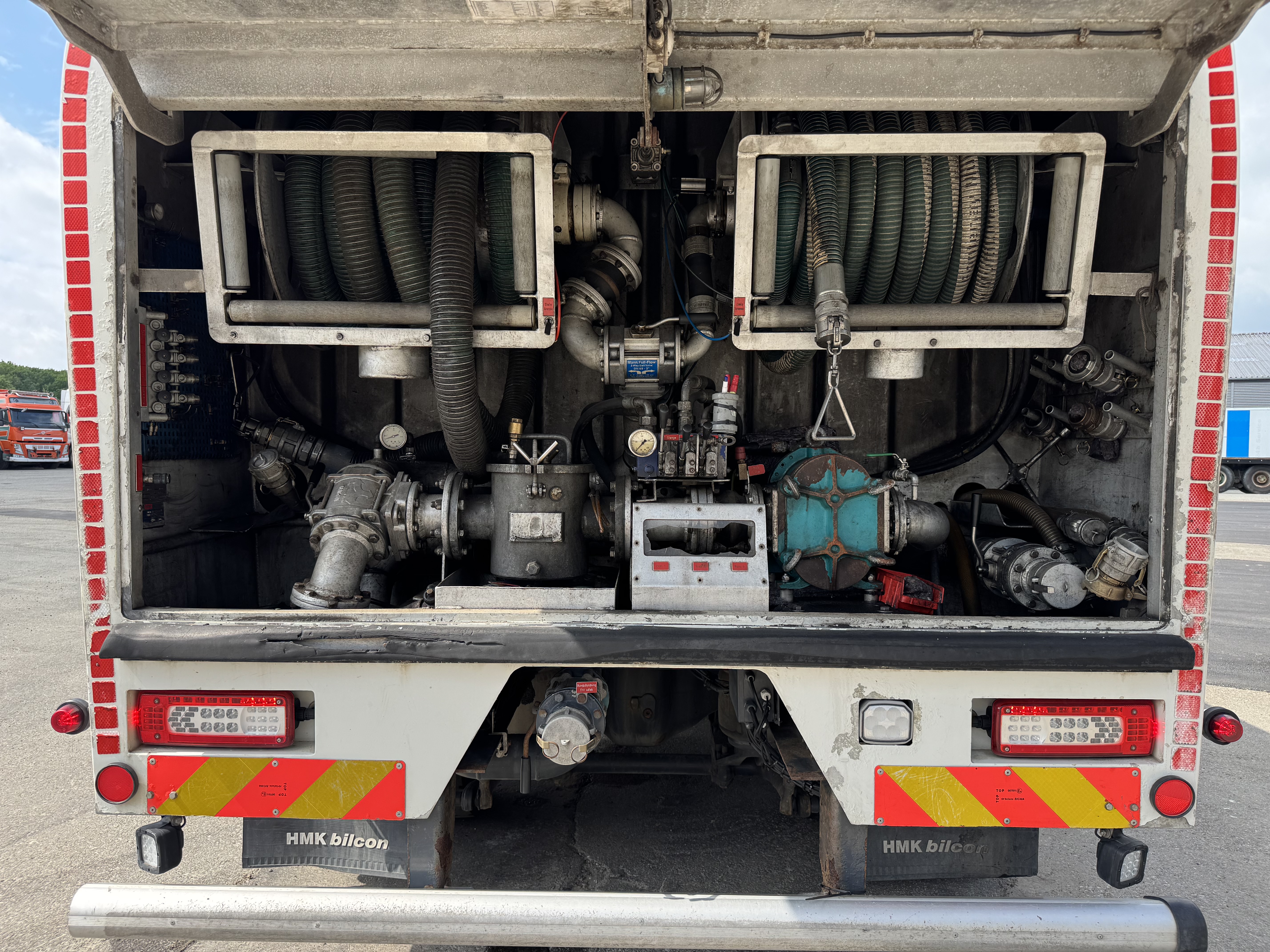 Volvo FM330 4x2 HMK Bilcon 12.600 L ADR tankbil