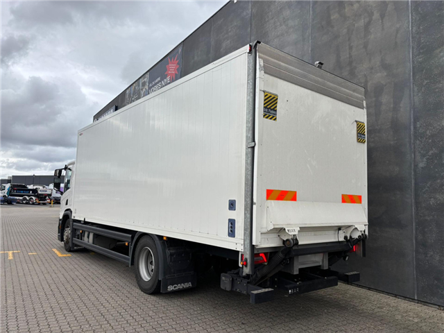 Scania P 250 B4x2NB Box/Lift