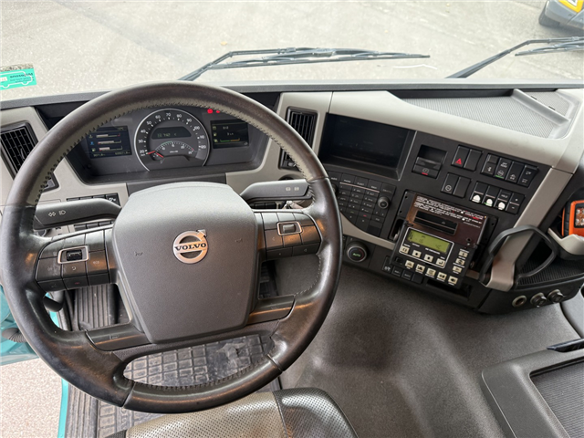 Volvo FM330 6x2*4 Carrier Supra 1050 Nordic