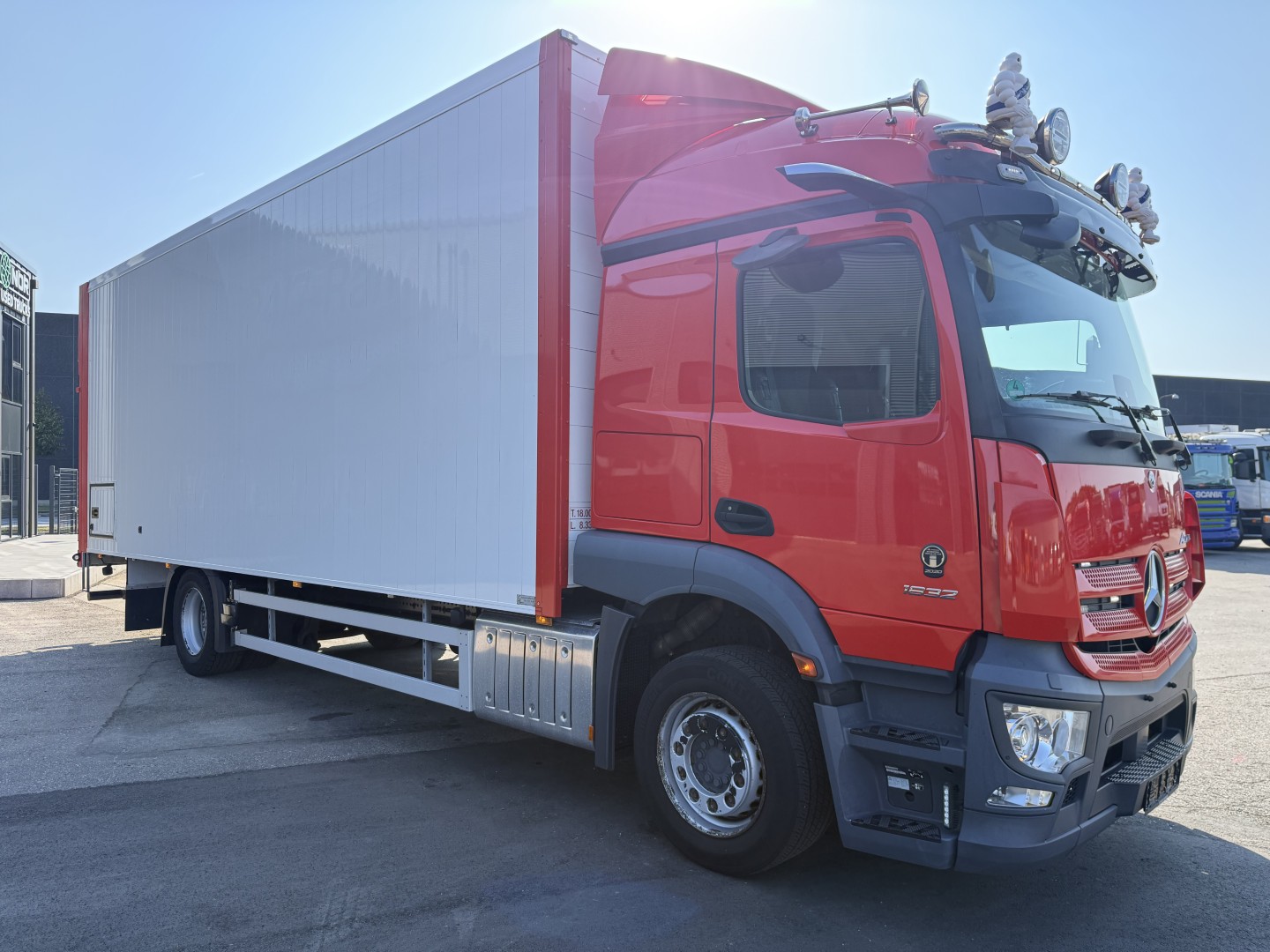 Mercedes Actros 1832 4x2 Fuld sideåbning 8,0 m. Alukasse