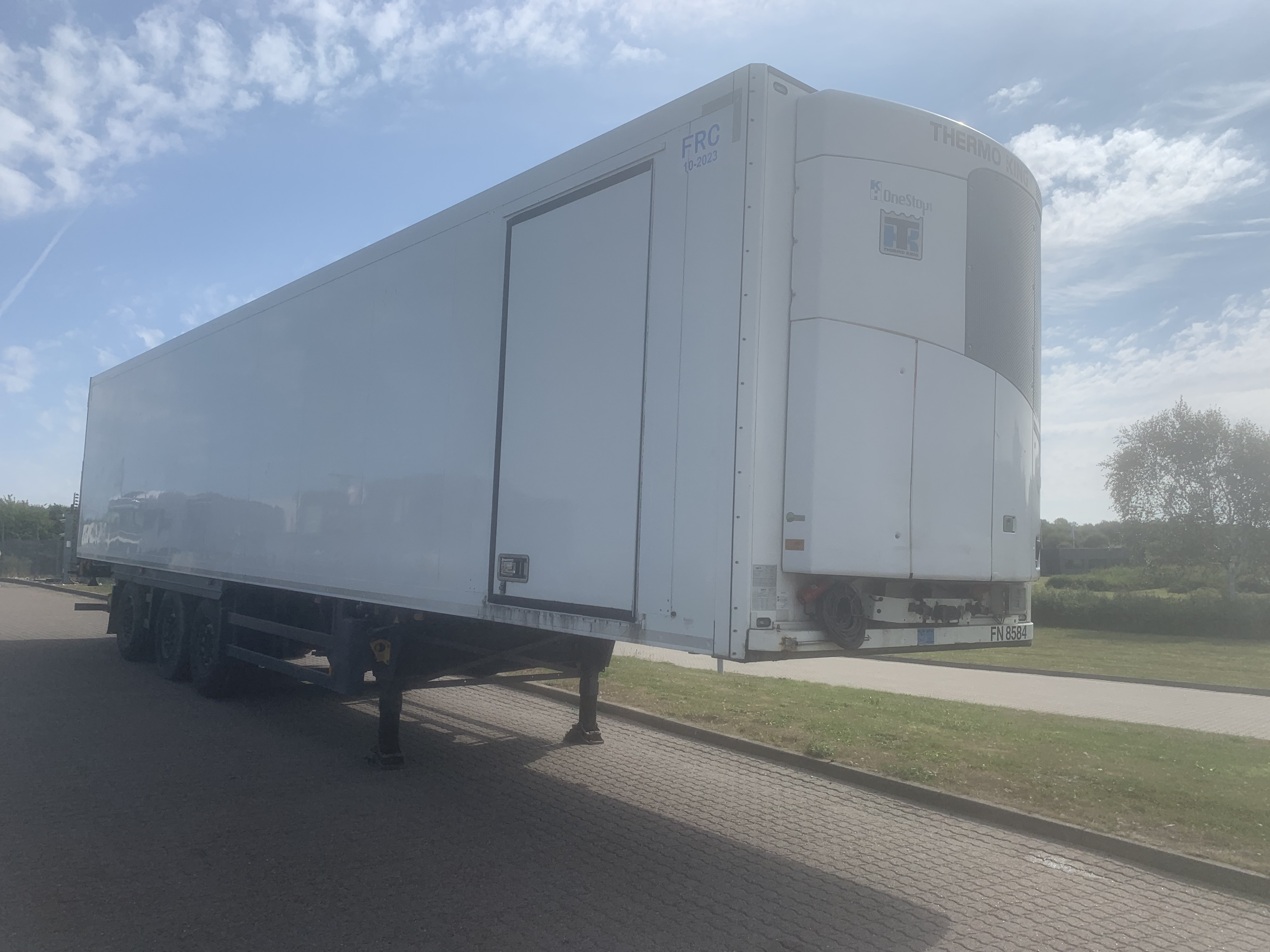 Schmitz Cargobull 3-akslet city køletrailer m. lift