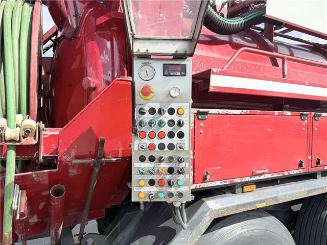 Case 240 Puma - Hvidtved Larsen 10.000 L KombiLine Slamsuger