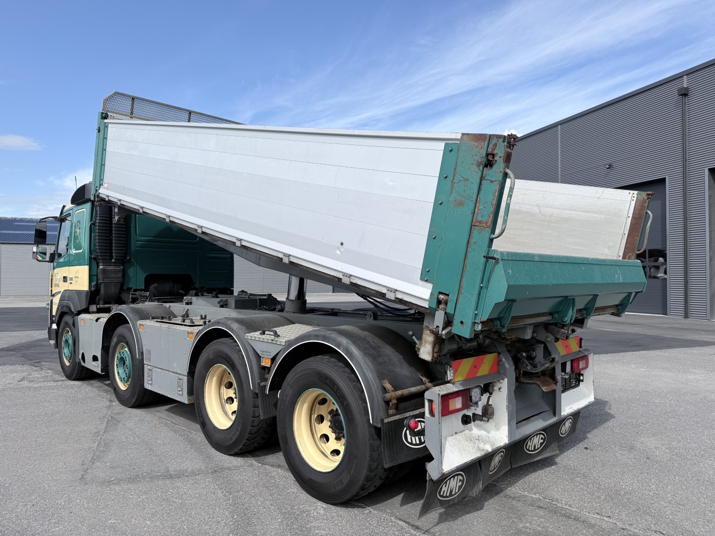 Volvo FMX500 8x4 med løftbogie HMF Pendeltip