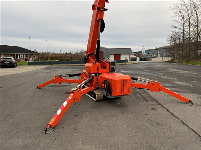 Jekko Minikran SPX527 med spil, fly-jib og glasmanipulator