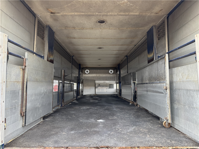 Volvo FM9/380 6x2*4 Dyretransport