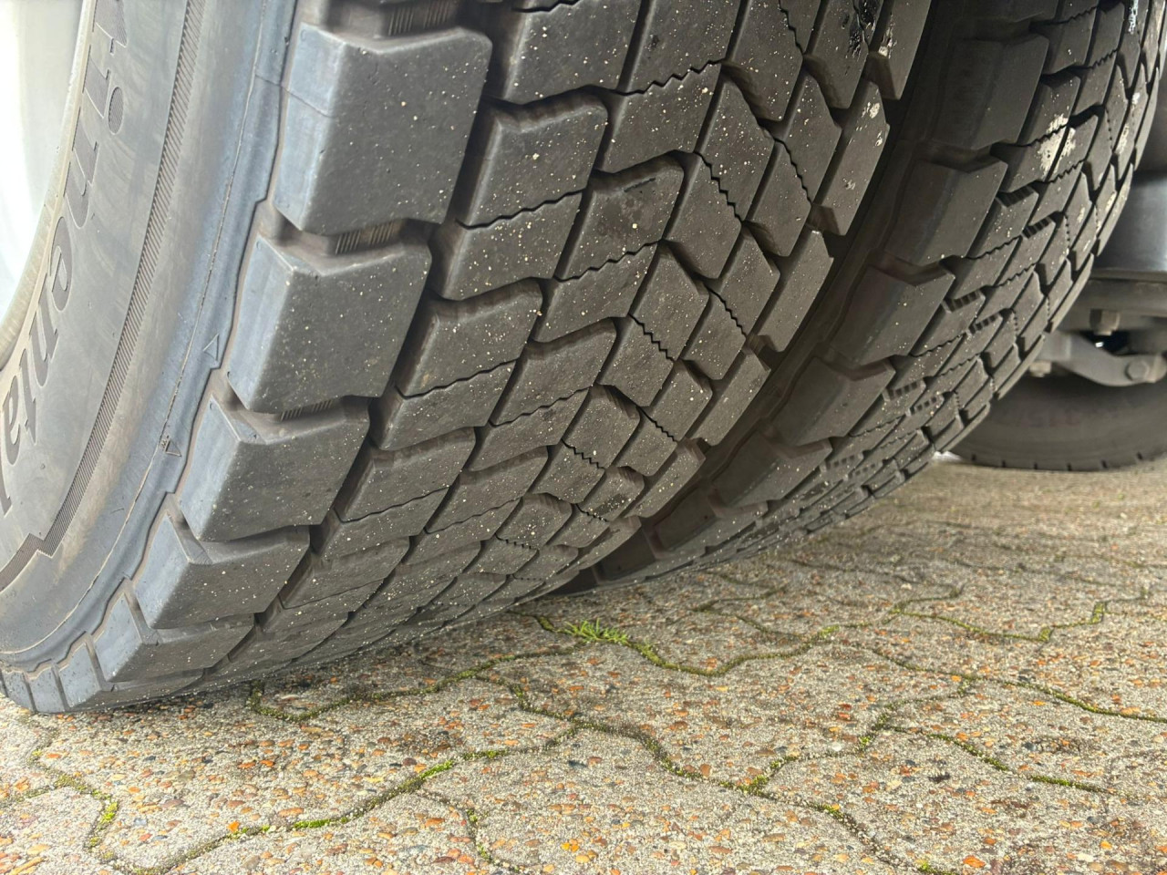 Scania P 250 B4x2NB Boks/lift