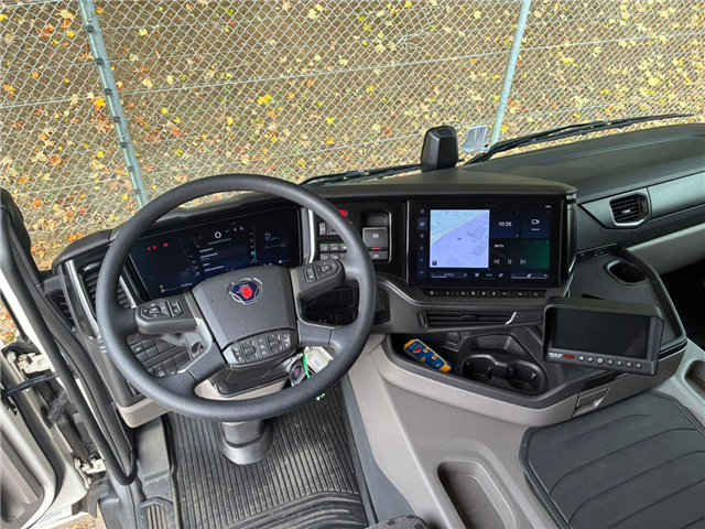 Scania P 250 B4x2NB Boks/lift