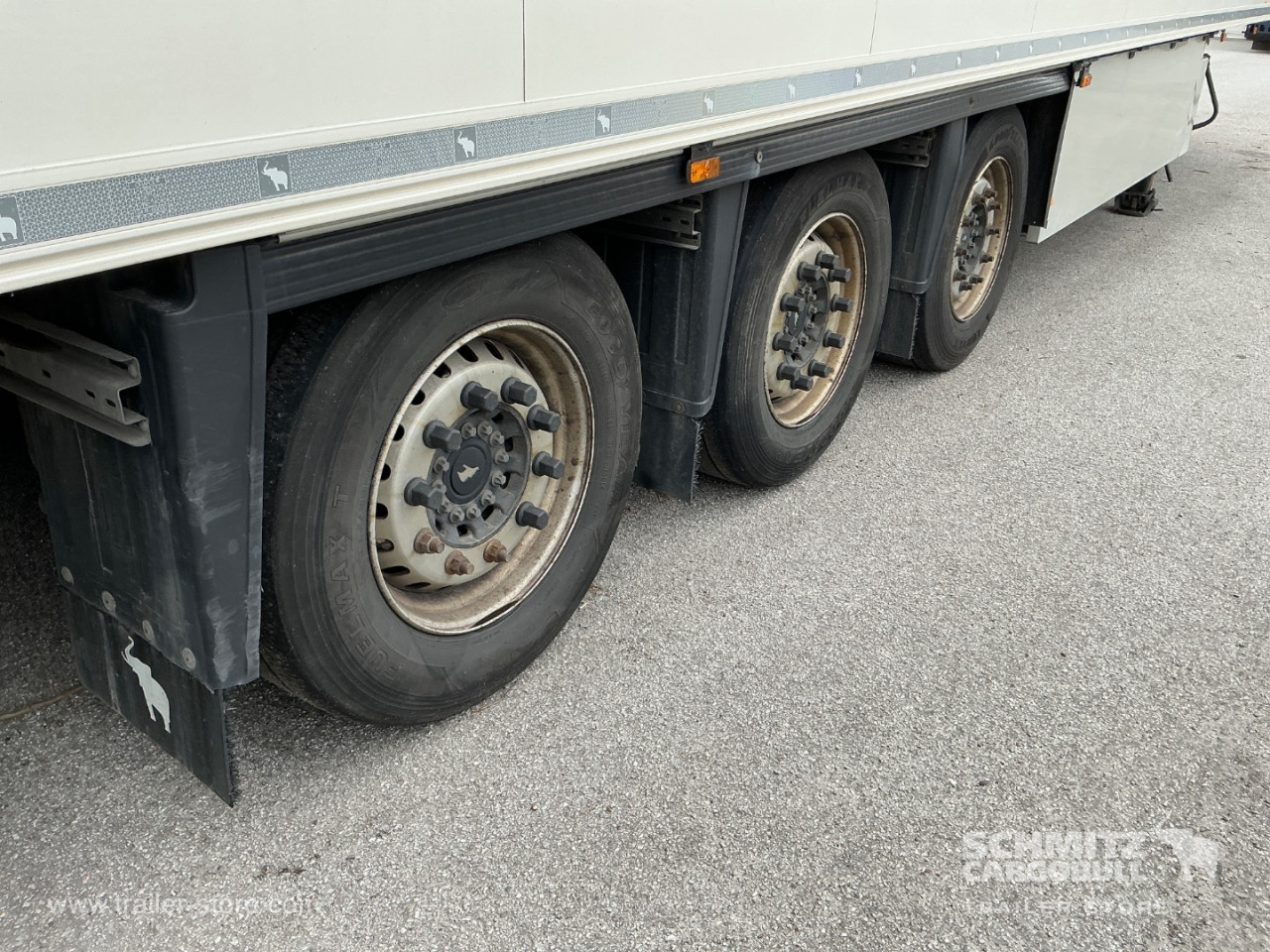 Schmitz Semi Reefer Meat hanging system