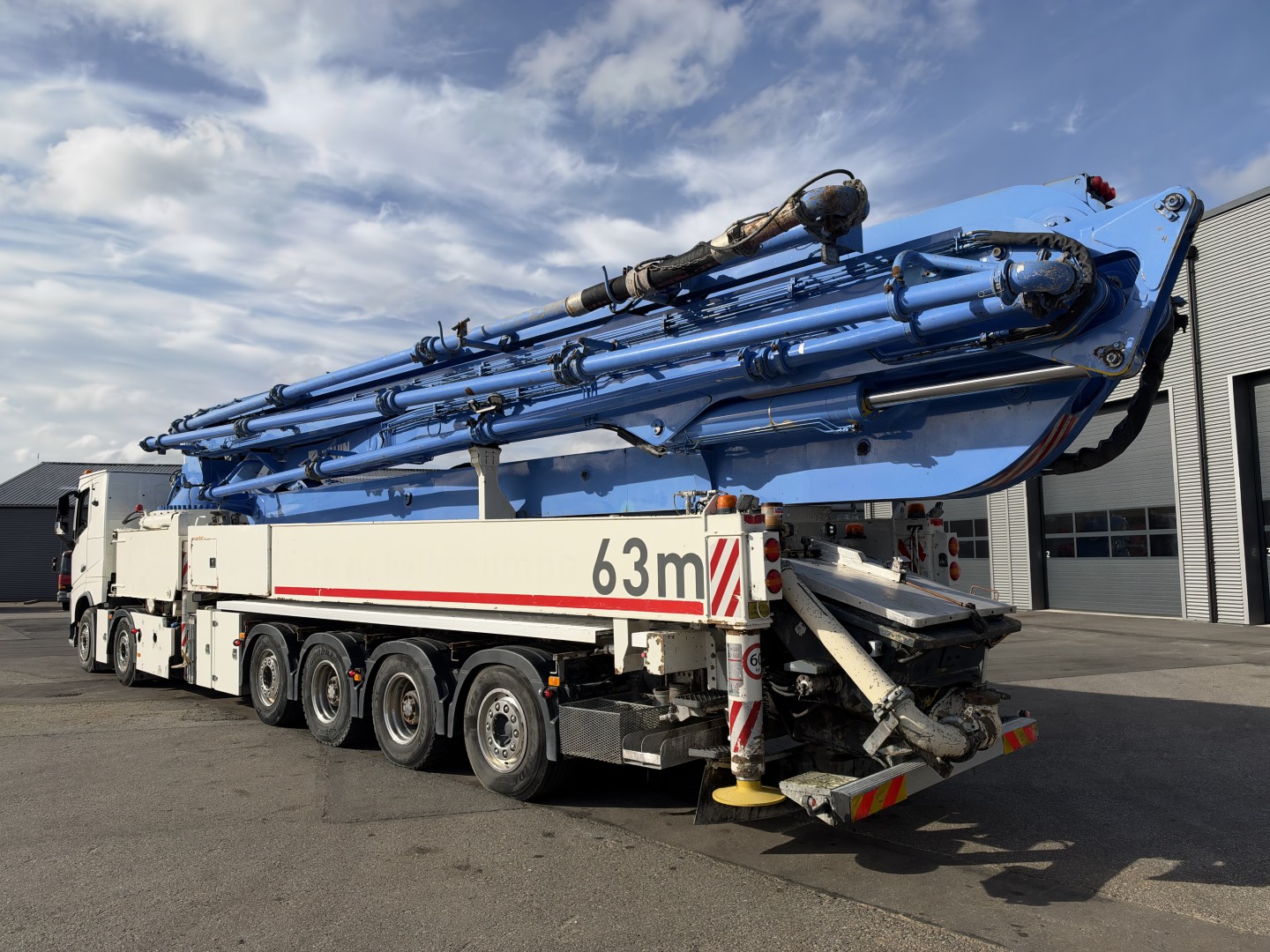 Volvo FH16/750 12x4/8 JUNJIN JJRZ 63 m. Betonpumpe
