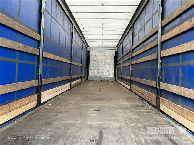 Schmitz Semi Curtainsider Mega