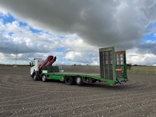 Scania P450 8X2*6 Knæklad + Kran HMF1820 – Machinetransporter