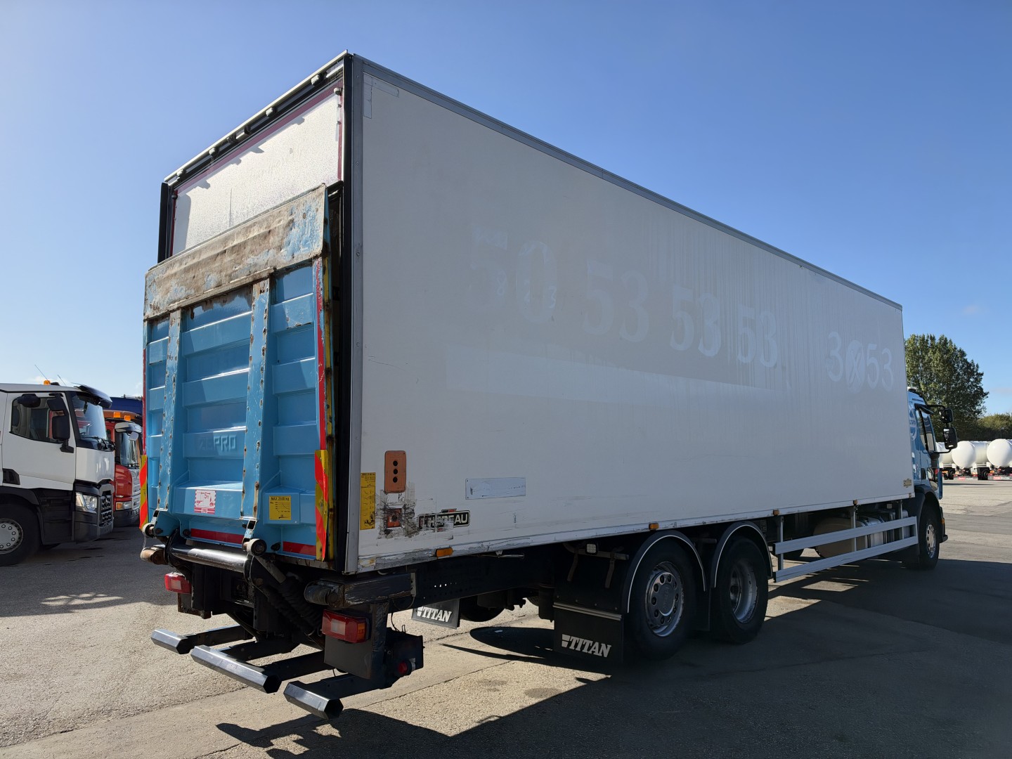 Volvo FE320 6x2*4 Chereau Carrier Supra 1250 Nordic