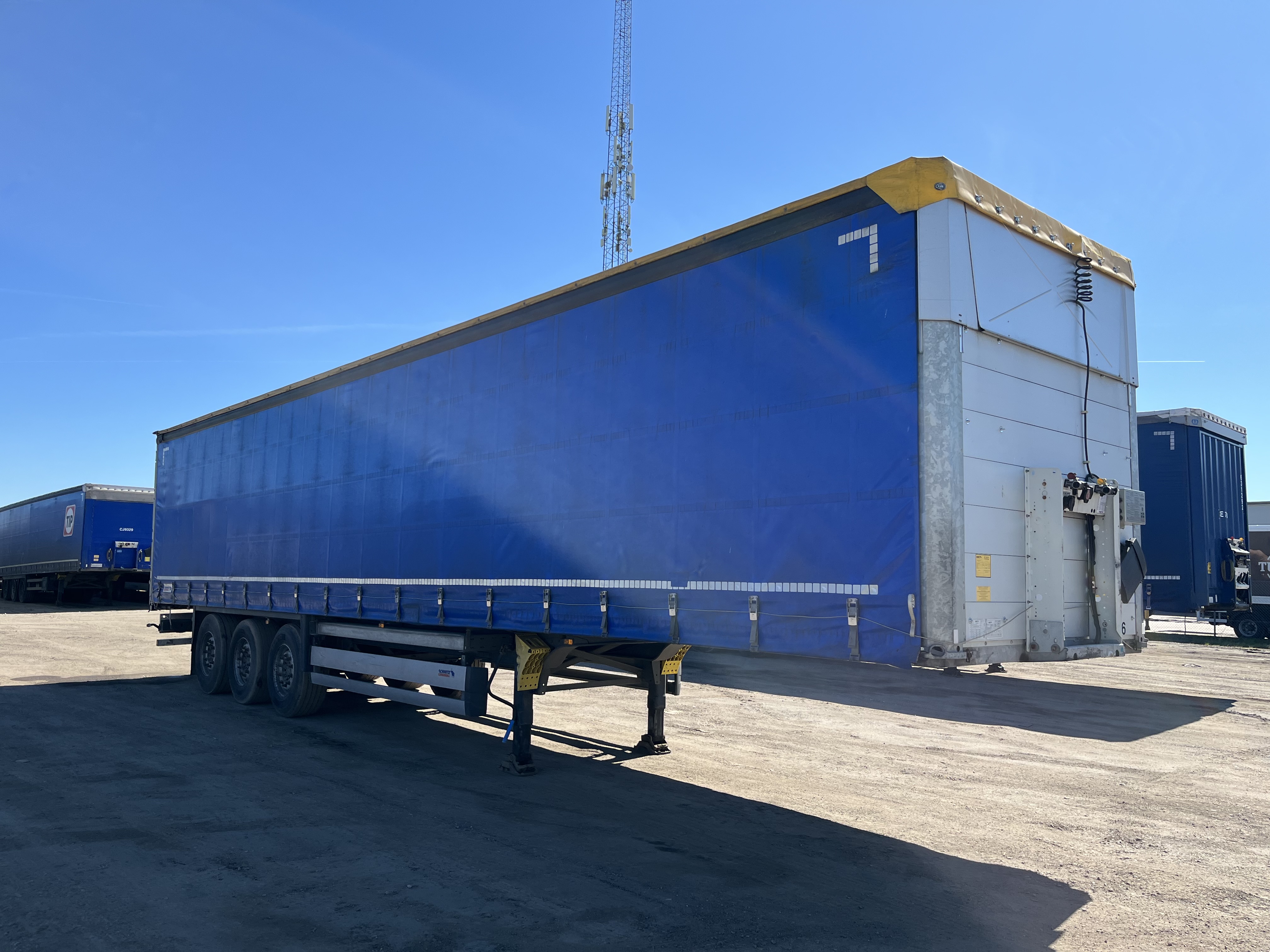 Schmitz Cargobull Gardin trailer m. hævetag