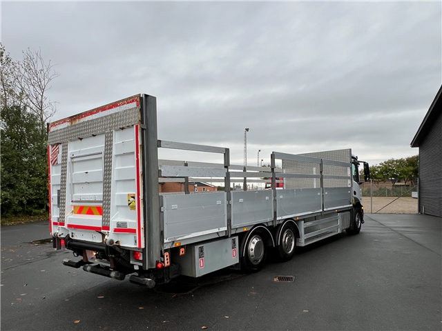 Mercedes 2535 6X2*4 med Åben alulad og lift