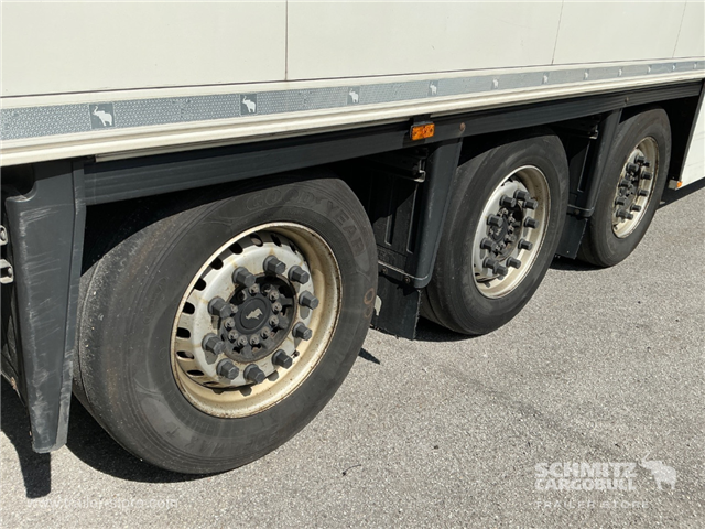 Schmitz Semi Reefer Meat hanging system