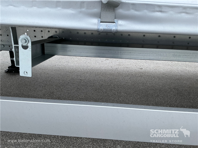 Schmitz Semi Curtainsider Mega