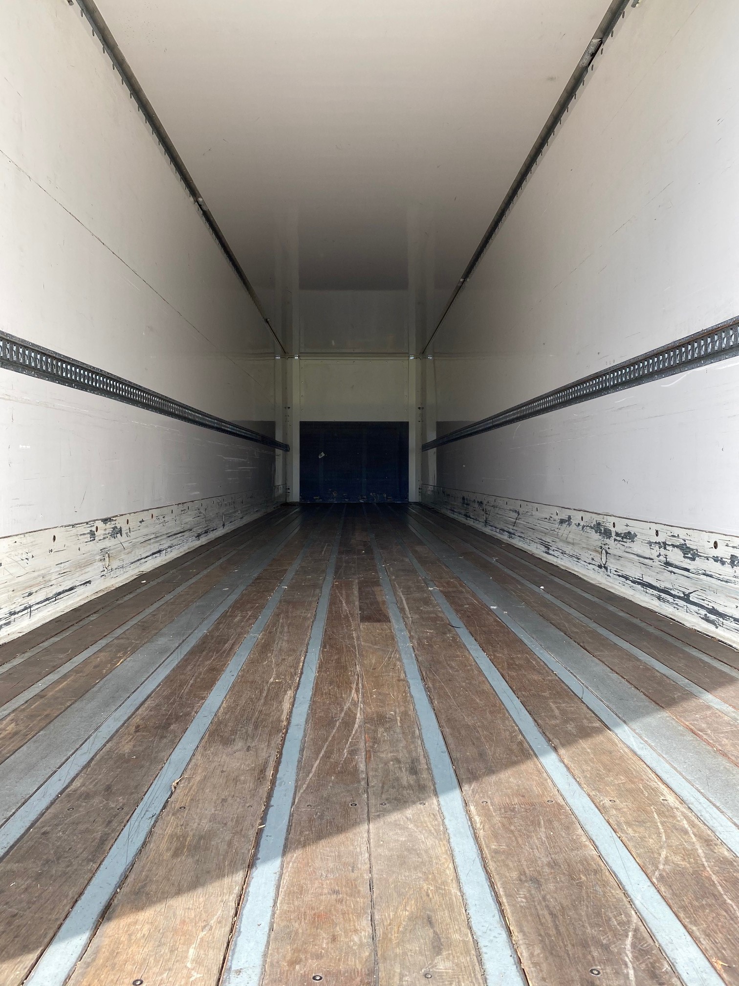 Leci 3 Akslet Bokstrailer med rullebagdør. 2 STK. HAVES TIL OMGÅENDE LEVERING)