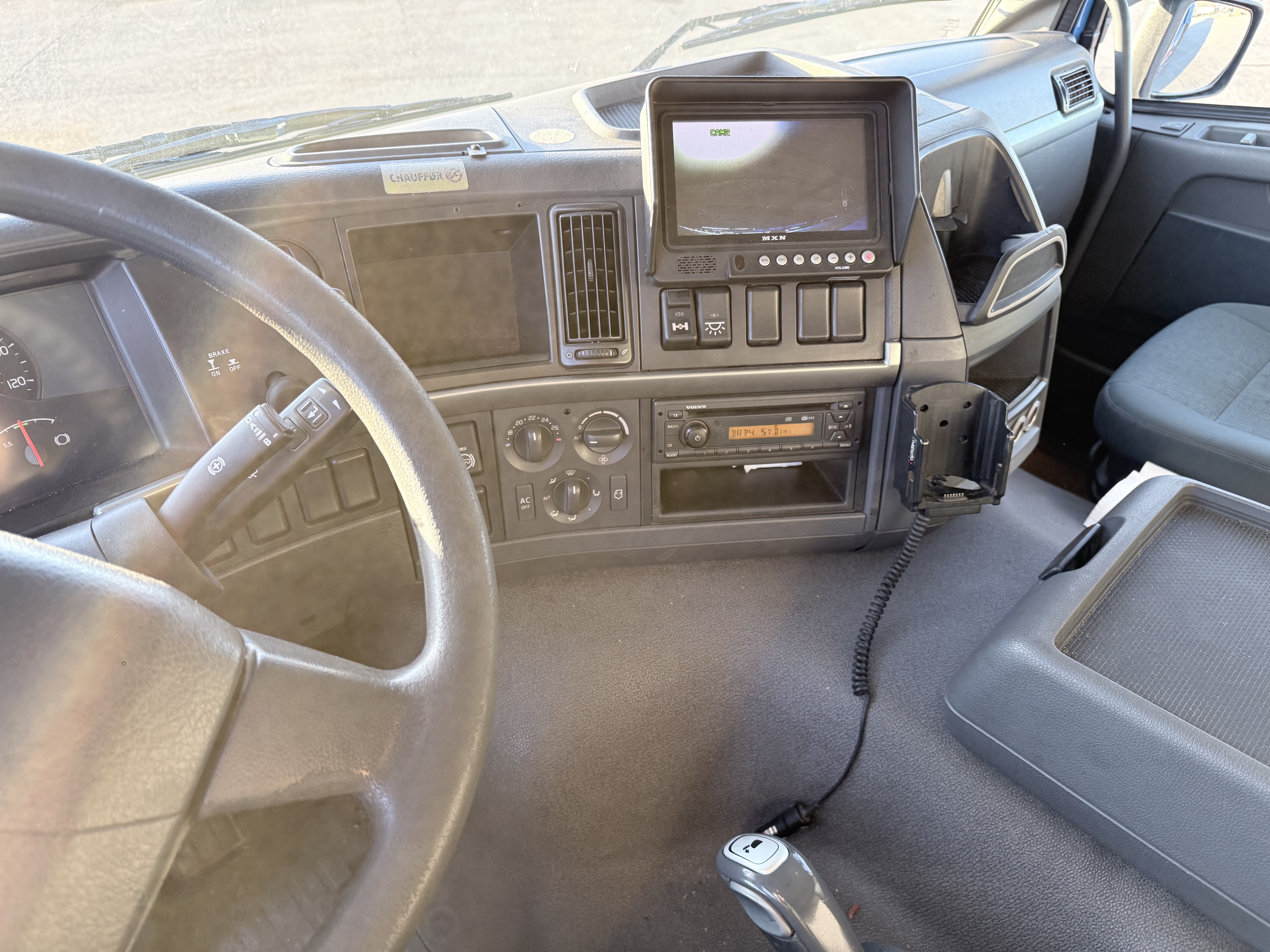 Volvo FM 330 7,7 m 4x2 Fragtlad & lift