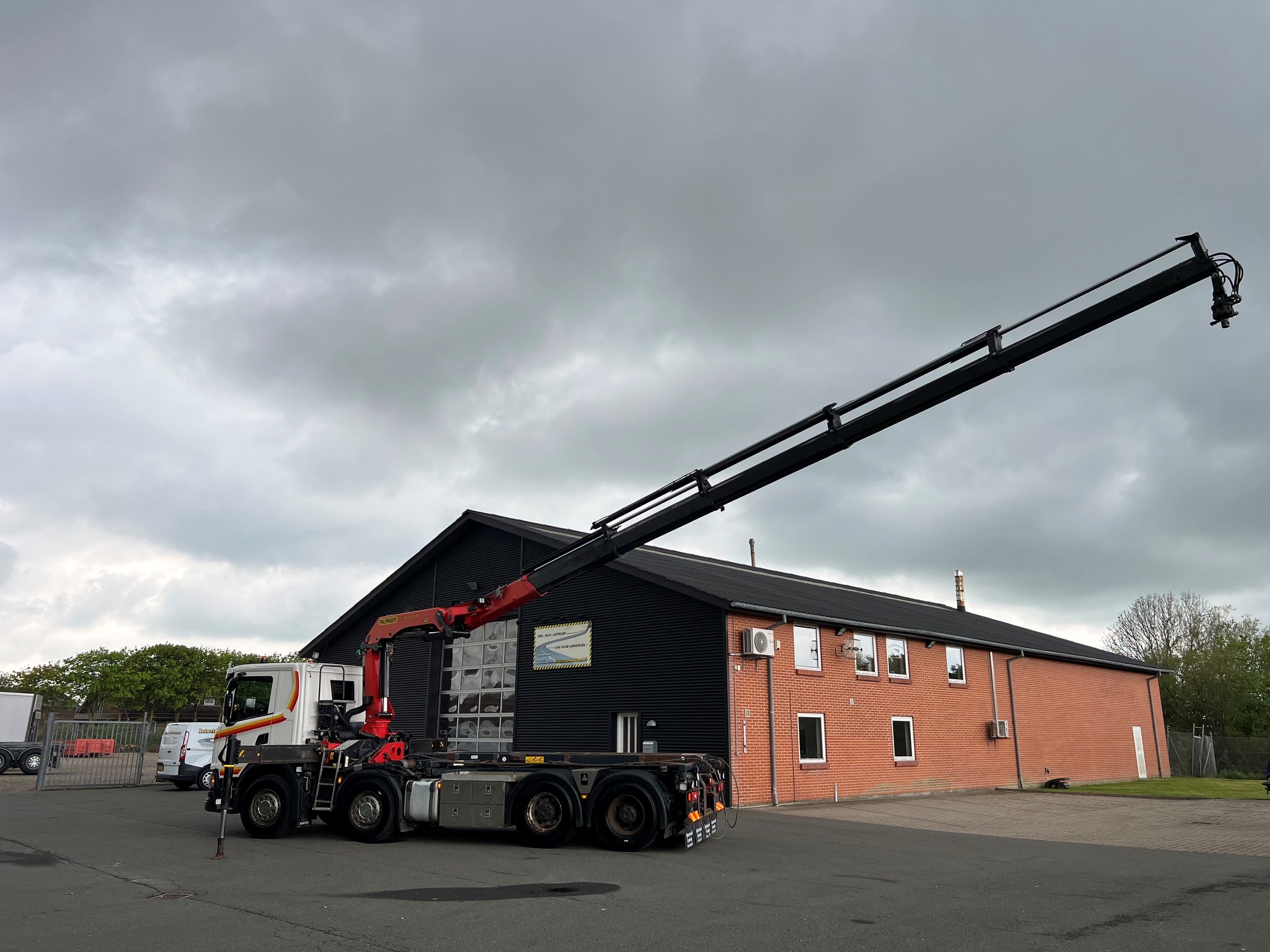Scania R500 8X4 med Palfinger PK26002 kran og Sawo hejs