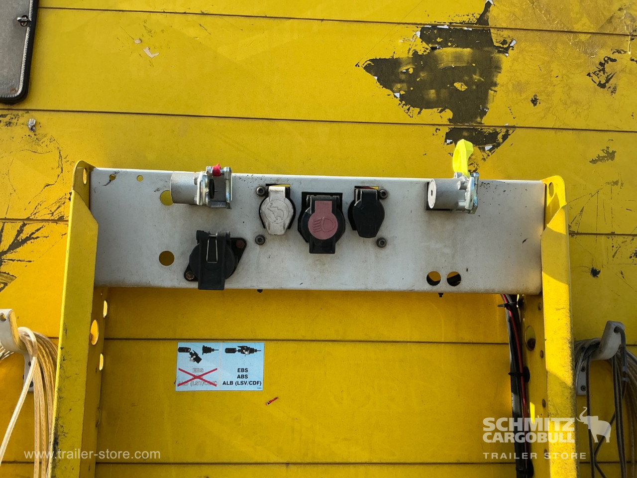 Schmitz Semi Curtainsider Mega