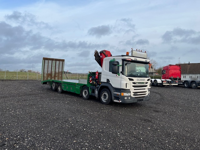 Scania P450 8X2*6 Knæklad + Kran HMF1820 – Machinetransporter