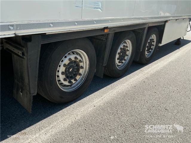 Schmitz Semi Reefer Meat hanging system