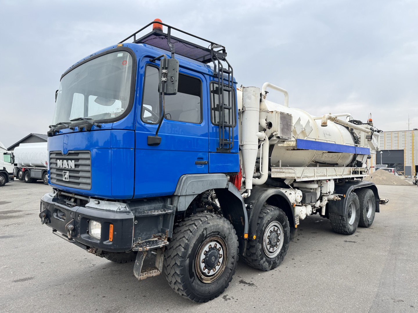 MAN 35.464 8x8 Hvidtved Larsen 9000 L