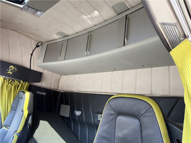 Volvo FH16/550 6x2*4 / Kran HMF 3220K4 Euro 6