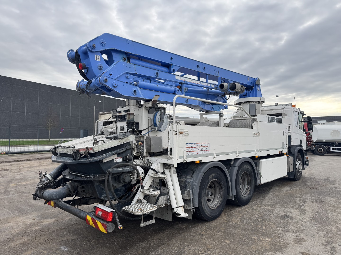 Scania P370 6x4 Liebherr THP140H 24 M4 XH