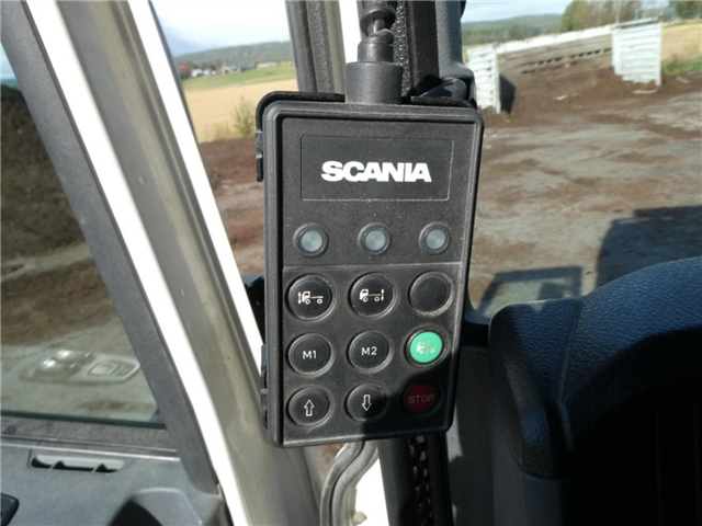 Scania R560 with Walking floor semi
