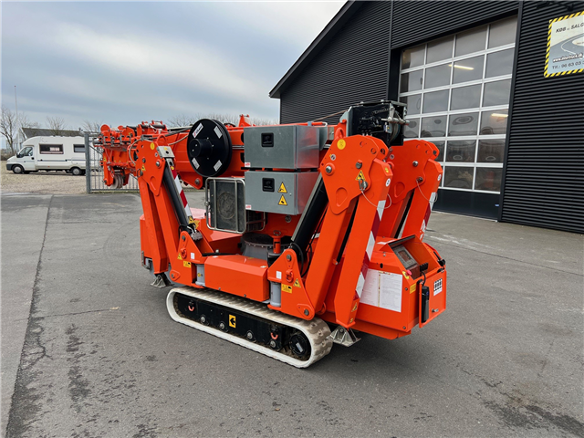 Jekko Minikran SPX527 med spil, fly-jib og glasmanipulator