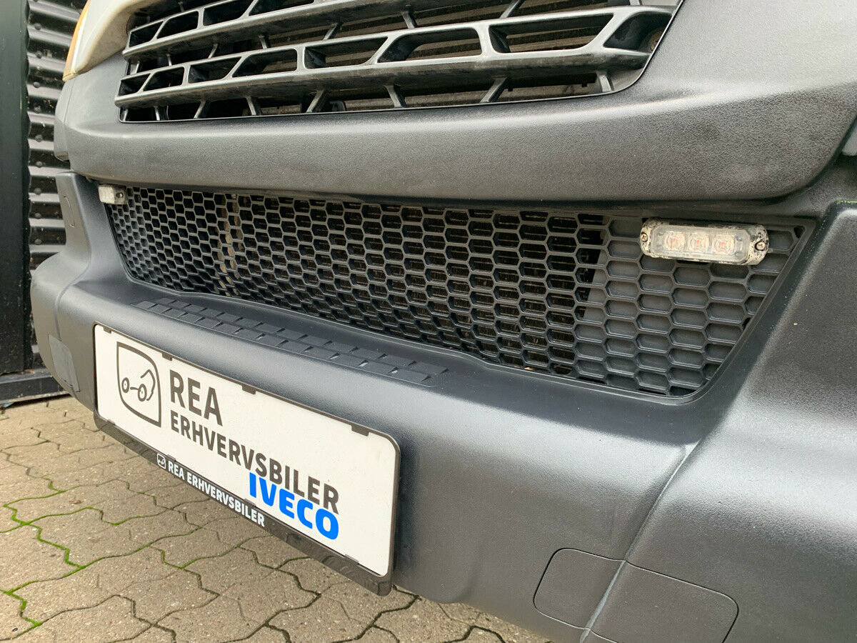 Iveco 35S17 LA/P Box/lift