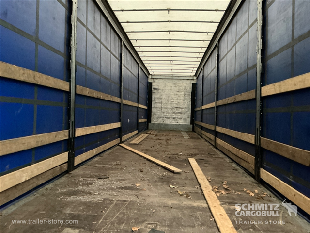 Schmitz Semi Curtainsider Mega