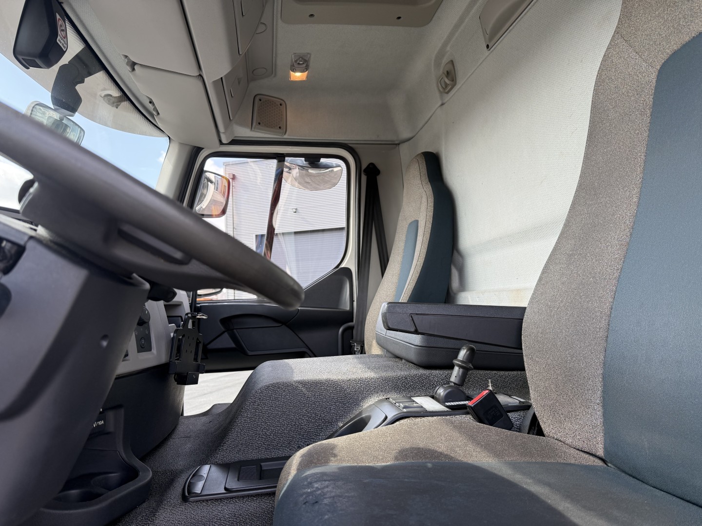Volvo FE320 6x2*4 Thermo King T-1200R Spectrum 9,80 m. Kølekassse