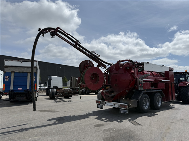 Case 240 Puma - Hvidtved Larsen 10.000 L KombiLine Slamsuger