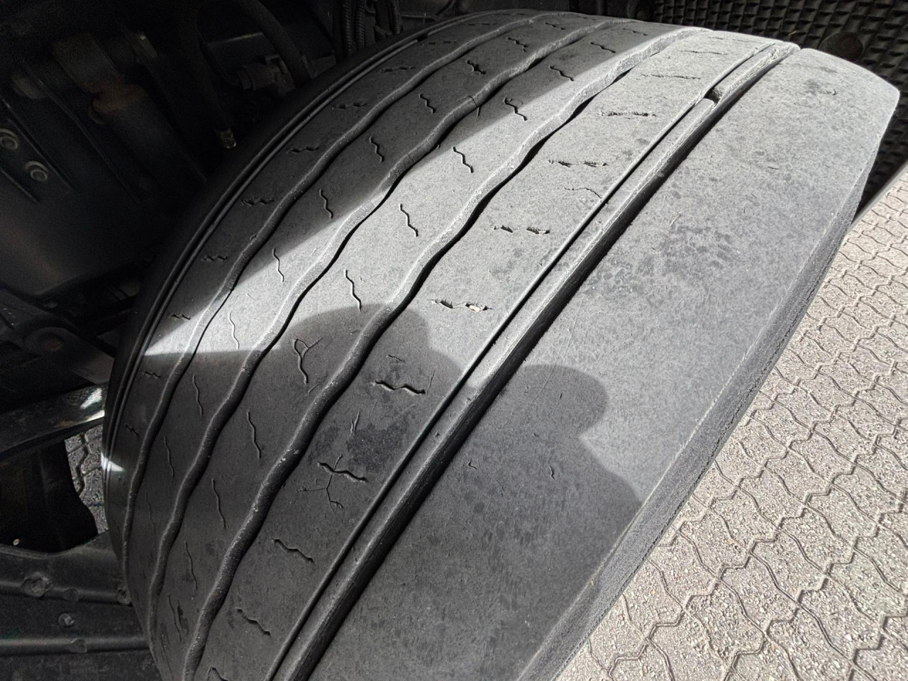 Scania P 320 B6x2*4NB Carrier Iceland Twincool Cherau pie