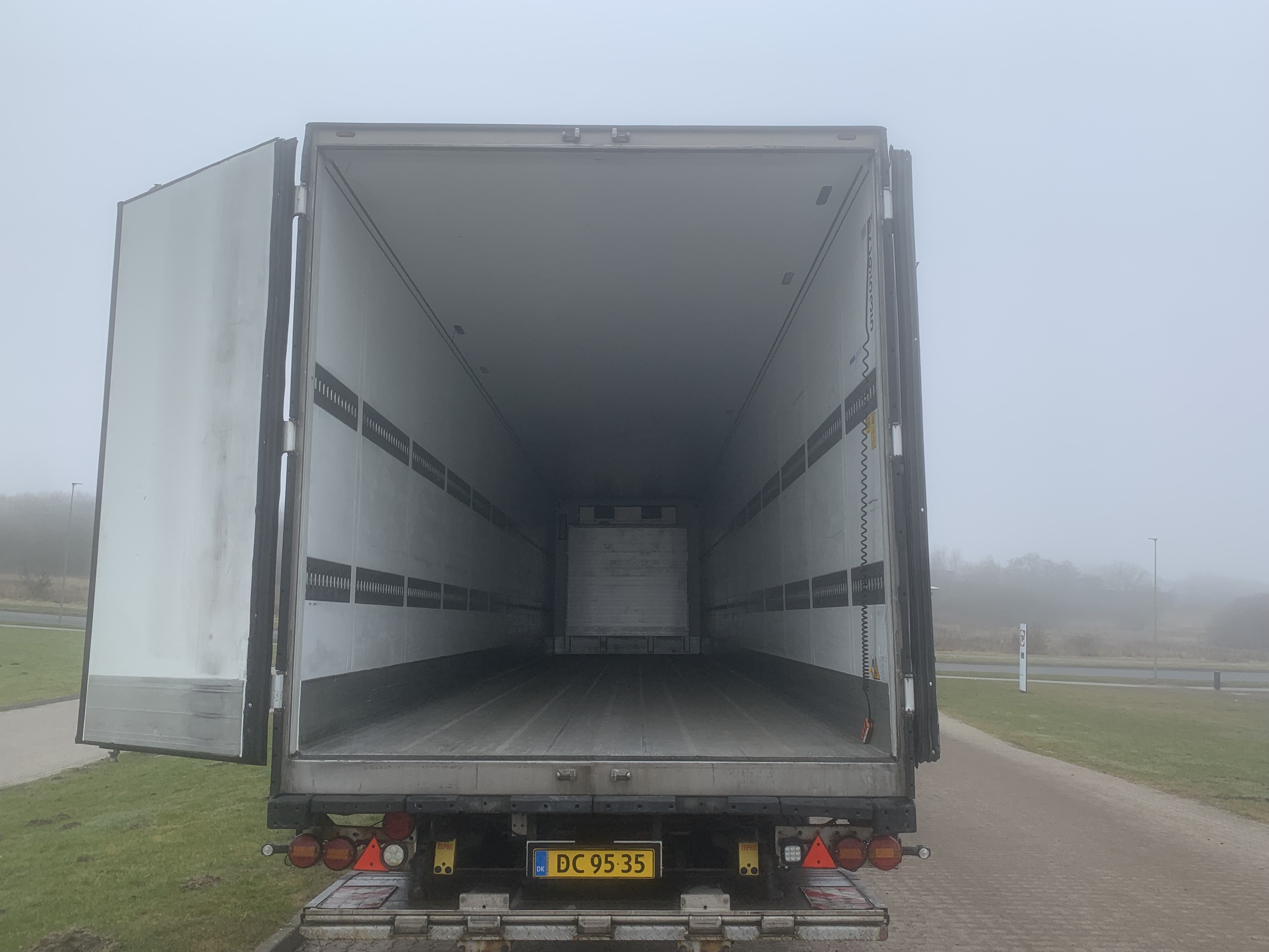 Schmitz Cargobull 3-akslet køletrailer m. lift