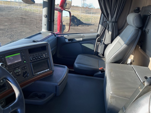 Scania G410 8X2*6 Knæklad – Machinetransporter